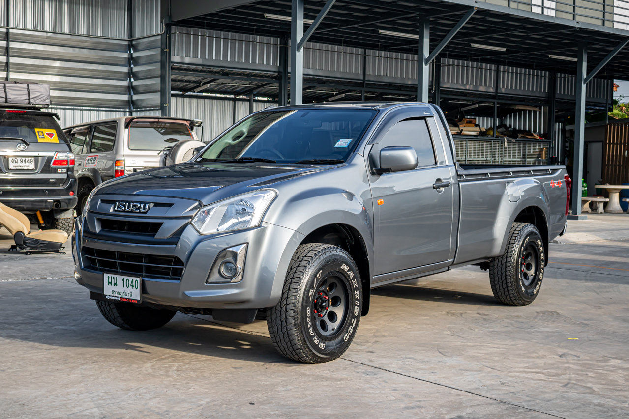ISUZU D-MAX SPARK 3.0 S 4WD MT 2019