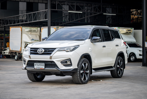 TOYOTA FORTUNER 2.8 TRD BLACK ROOF AT 2019