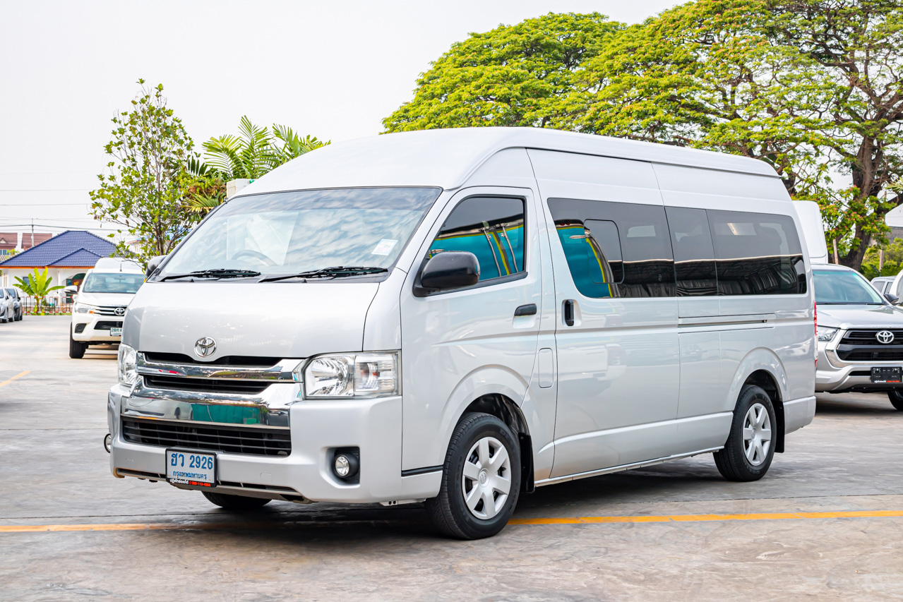 TOYOTA COMMUTER 3.0 GL MT 2016