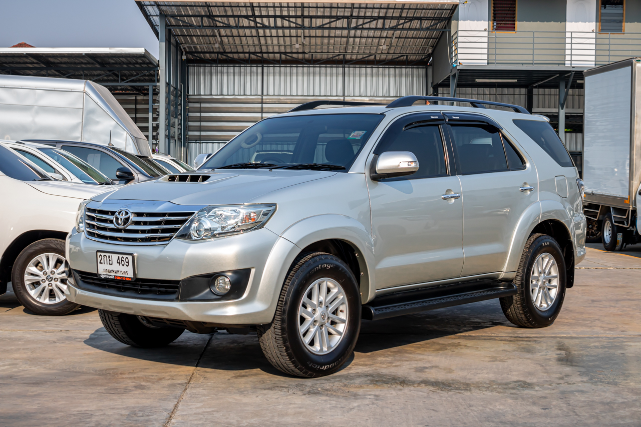 TOYOTA FORTUNER 3.0 V AT 2013